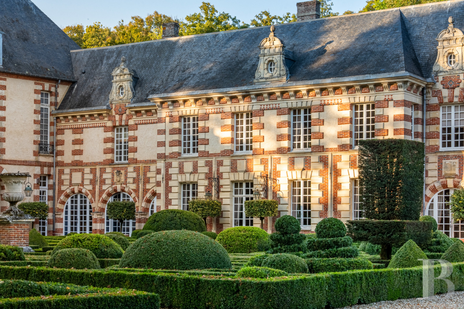Dans l’Eure, à une heure trente de Paris, un château du 17e siècle et son parc de quarante hectares - photo  n°3